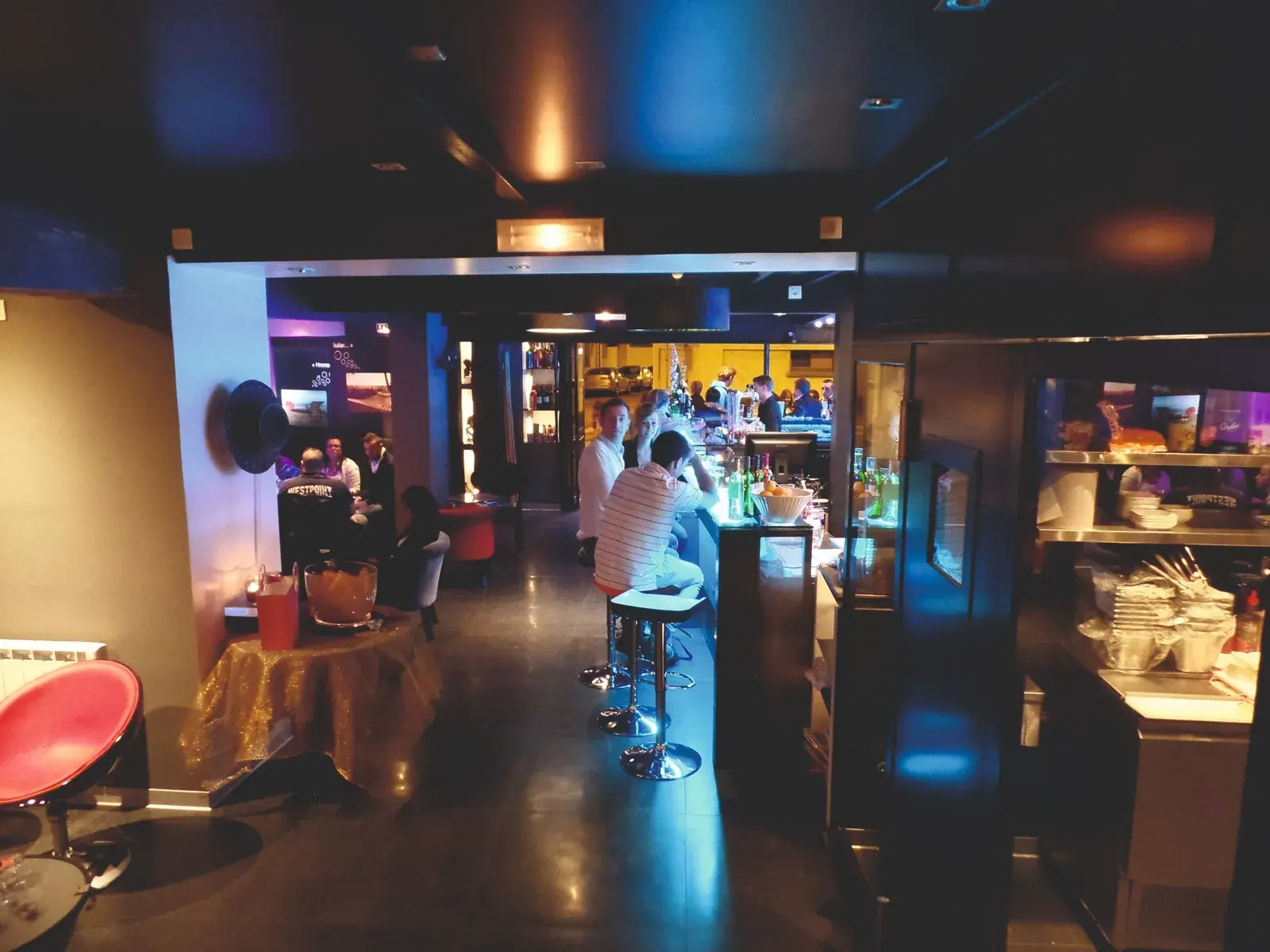 Comptoir et ambiance bar lounge du Bulles Bazar