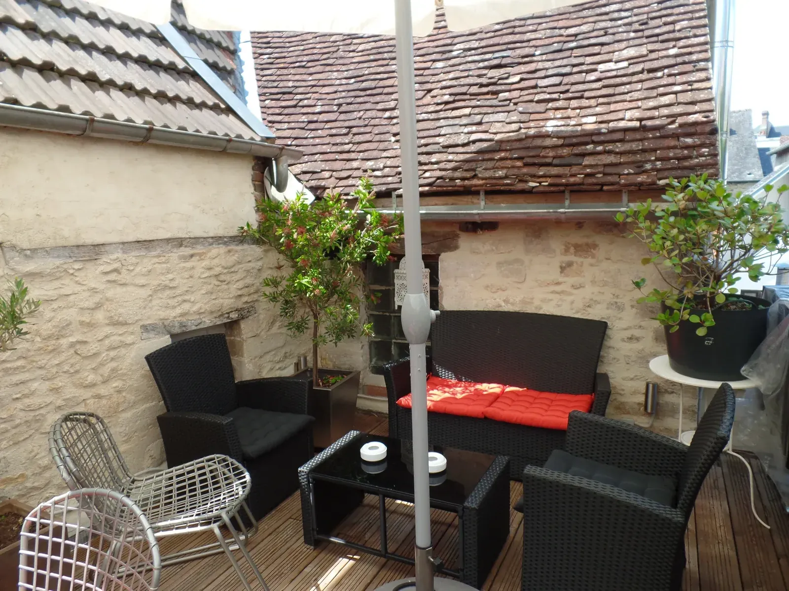 Bar und Lichterketten des Bulles Bazar